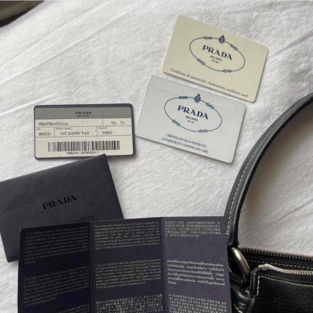 Authentic Prada Vitello Daino LeatherShoulder Bag - Picture 7 of 8